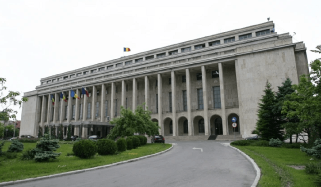 Palatul Victoria, iluminat în roşu, pentru a marca Ziua Mondială de Luptă Împotriva Tuberculozei