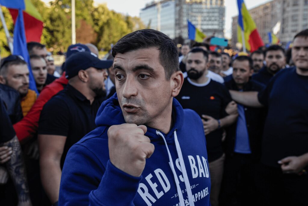 Legatura dintre ultrașii „Uniți sub tricolor” și șeful AUR. Ce spune Simion despre violențele din tribune