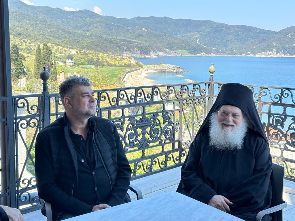 Ciolacu, în vizită la Muntele Athos: E tezaurul cel mai de preț al ortodoxiei. M-au impresionat călugării români