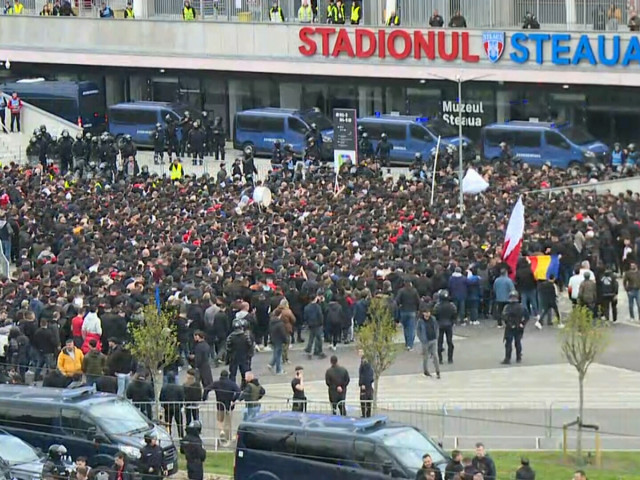 Galerie Foto | Ultrașii lui Dinamo, în marș către stadionul Ghencea! ”Câinii” au aprins torțe și fumigene