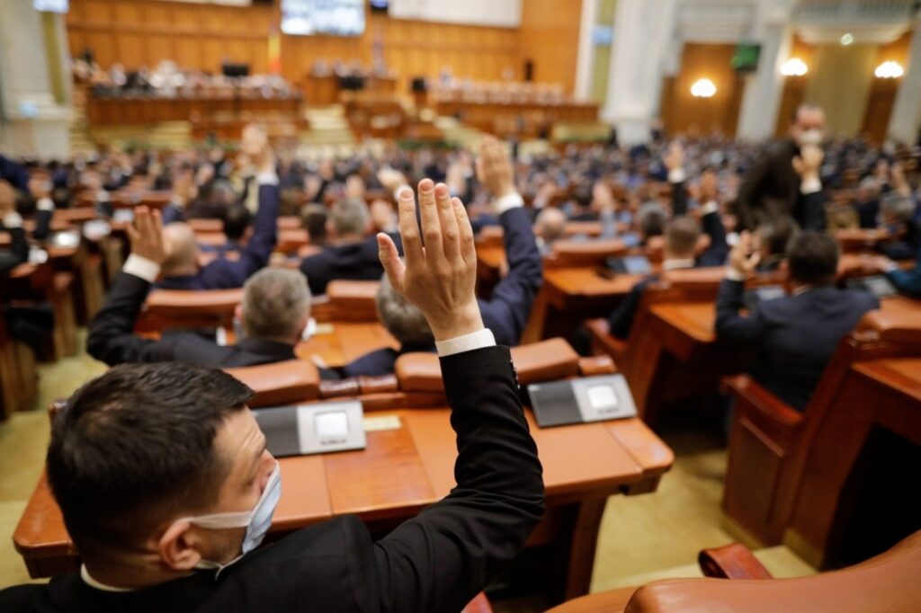 Chiulangiii din Parlament. Cine sunt aleșii care au lipsit la majoritatea voturilor Legislativului