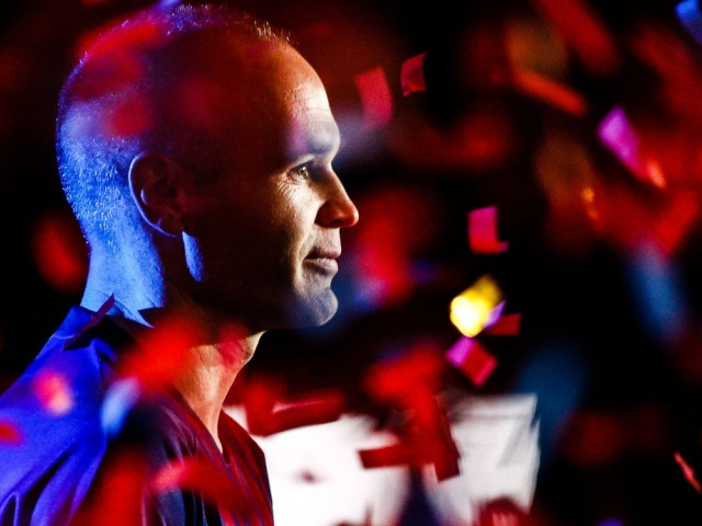Andres Iniesta a anunțat că va juca din nou în tricoul Barcelonei
