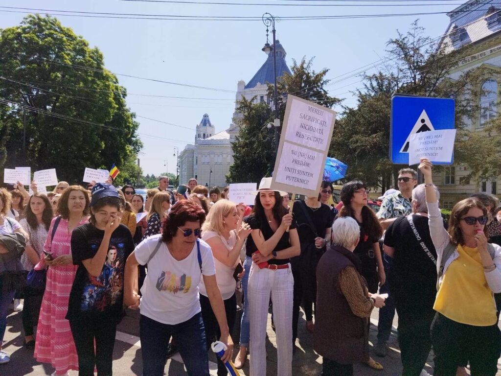 De ce ţin profesorii cu dinții de revendicările lor