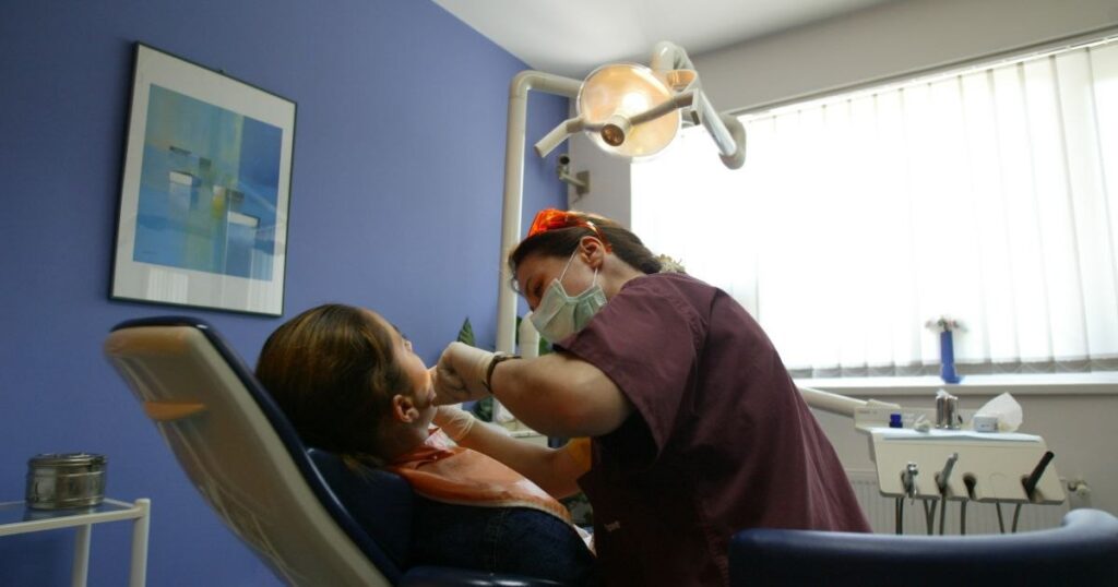 Explozie a cazurilor de copii cu probleme dentare. Stomatolog: „Totul pleacă de la cariile netratate”