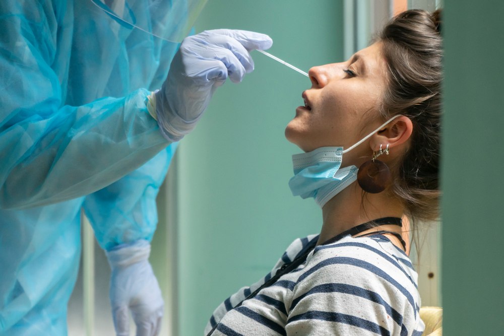Cazurile de infecții cu noile variante Covid, Nimbus și Stratus, cresc vertiginos. Care sunt simptomele