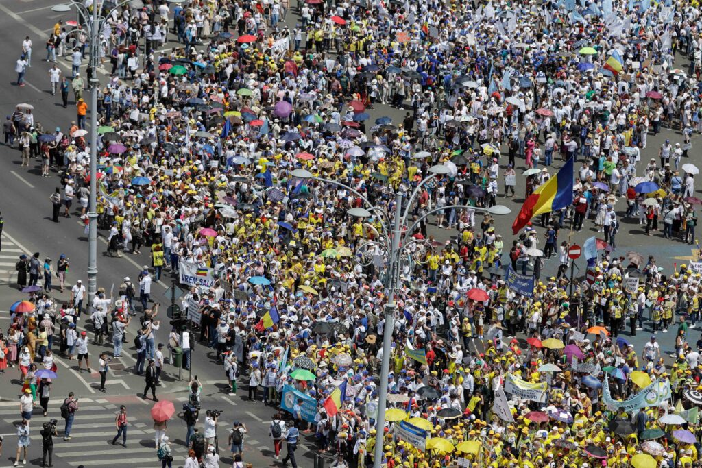 Protest masiv în Capitală. Sindicaliștii din Educație au plecat în marș spre Cotroceni FOTO