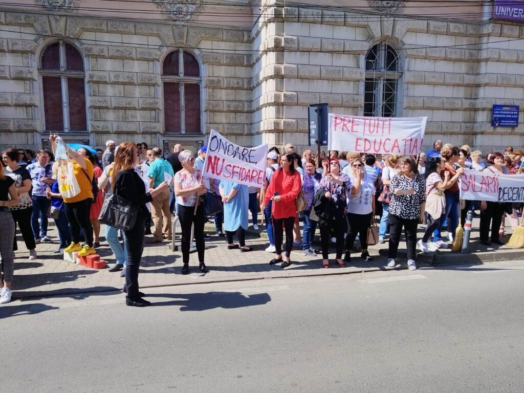 Sondaj: Doar unu din 10 profesori care au renunțat la grevă e mulțumit de oferta Guvernului