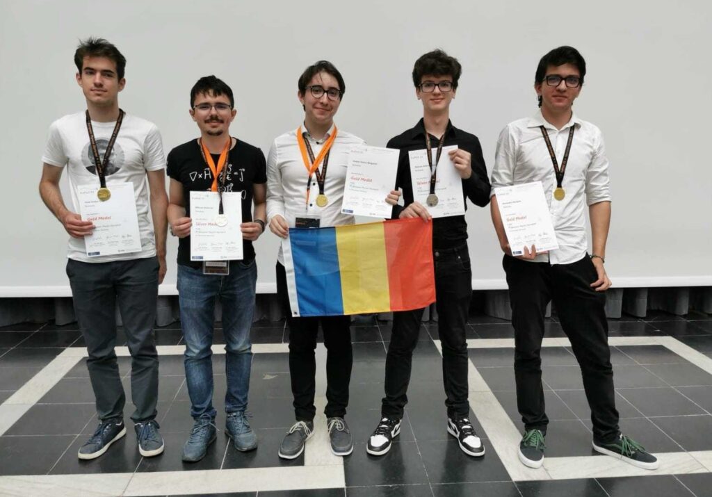 Echipa României, cel mai bun rezultat la Olimpiada Europeană de Fizică: trei medalii de aur şi două de argint