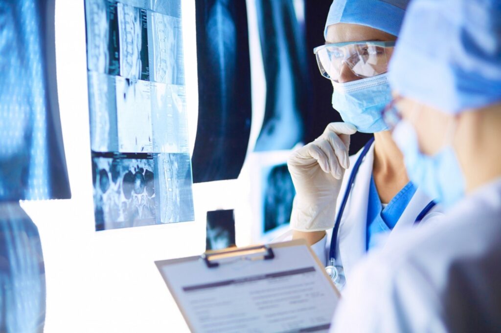 De ce servicii medicale gratuite pot beneficia românii care nu au asigurare de sănătate la stat