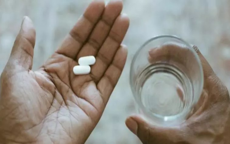 Pericolul major din spatele pastilelor și al ceaiurilor-minune pentru slăbit: „Pot apărea grave probleme de sănătate”