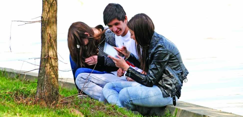 Obiceiul care le poate pune viața în pericol adolescenților. Studii: riscul de infarct sau atac cerebral este foarte mare