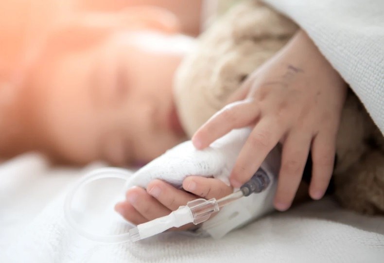 Tot mai mulți copii au probleme cardiace. Medic: ,,O vină o poartă și părinții, care le dau bani în loc de pachețel”