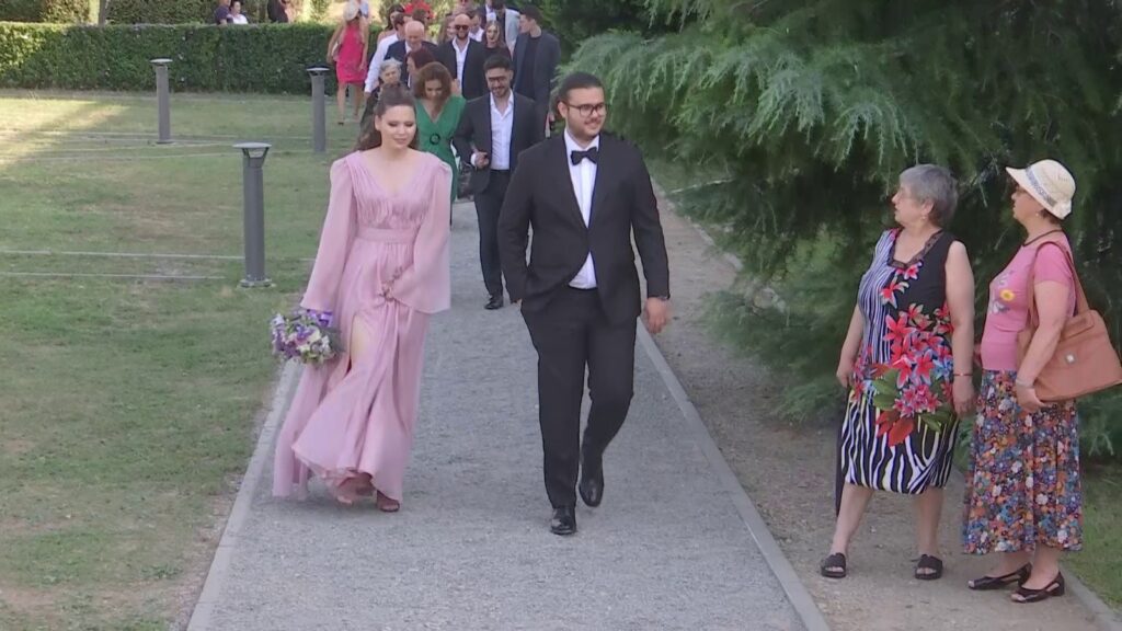 Andrei Filip, fiul premierului Marcel Ciolacu, s-a căsătorit civil sâmbătă. Cine e nora liderului PSD și ce figuri de partid au participat la ceremonie | FOTO VIDEO