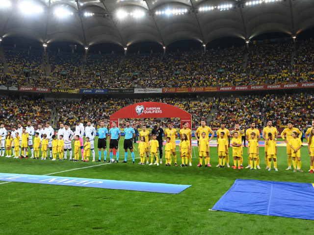 Rivali în SuperLigă, prieteni la meciurile României! Fotbaliștii surprinși la meciul cu Kosovo