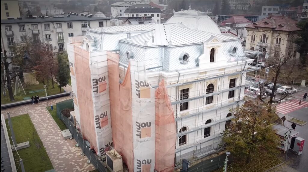 Lucrările la Galeria de Artă din centrul Piteștiului aproape de final