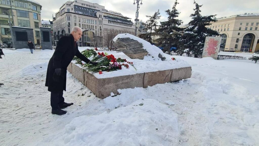 Ambasadorul României la Moscova a depus o coroană de flori în memoria lui Alexei Navalnîi