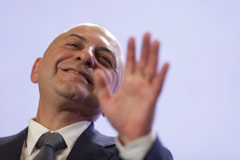 Reportaj. Lansarea candidatului PSD-PNL la Capitală, antrenament pentru campania electorală. Ce nu s-a văzut la TV