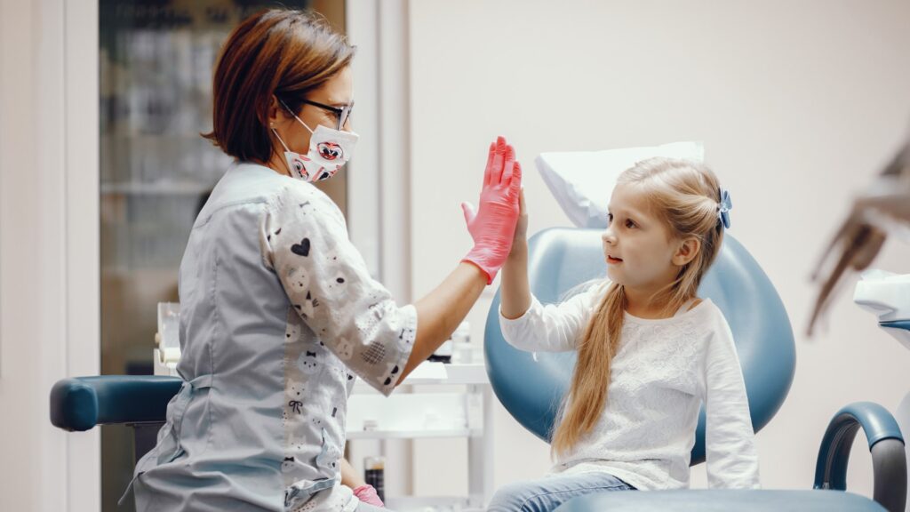 Codași la igiena orală: 20% dintre români nu s-au spălat niciodată pe dinți