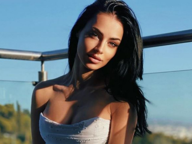 Ce a postat Andreea Mitriță după ce fratele ei, Alex, a fost MVP cu Rapid + Imagini rare cu atacantul Craiovei