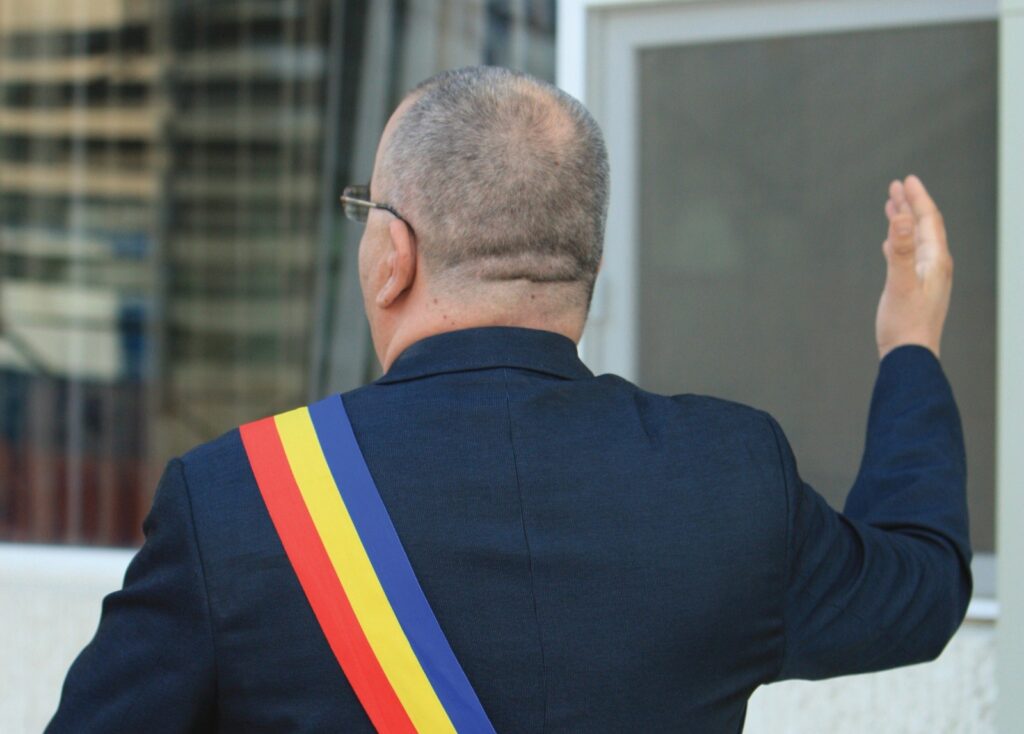 Mugur-Mihai Toader, numit noul prefect al Capitalei. Alți 13 prefecţi şi 11 subprefecţi, eliberați din funcţii