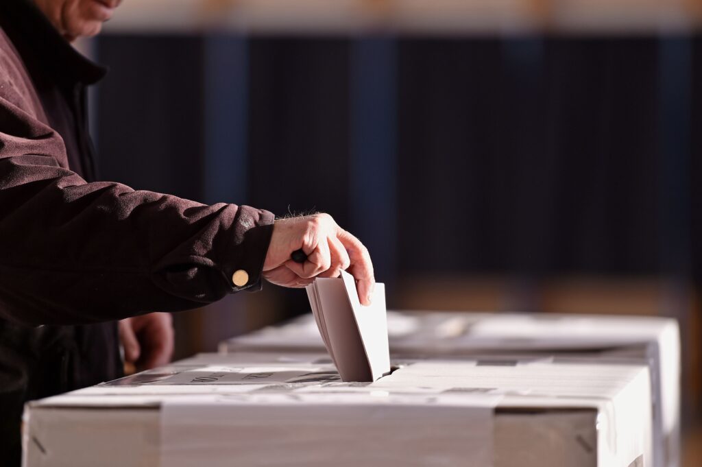 Sondaj INSCOP. PSD și PNL, pe primele locuri în intenția de vot pentru consiliile locale