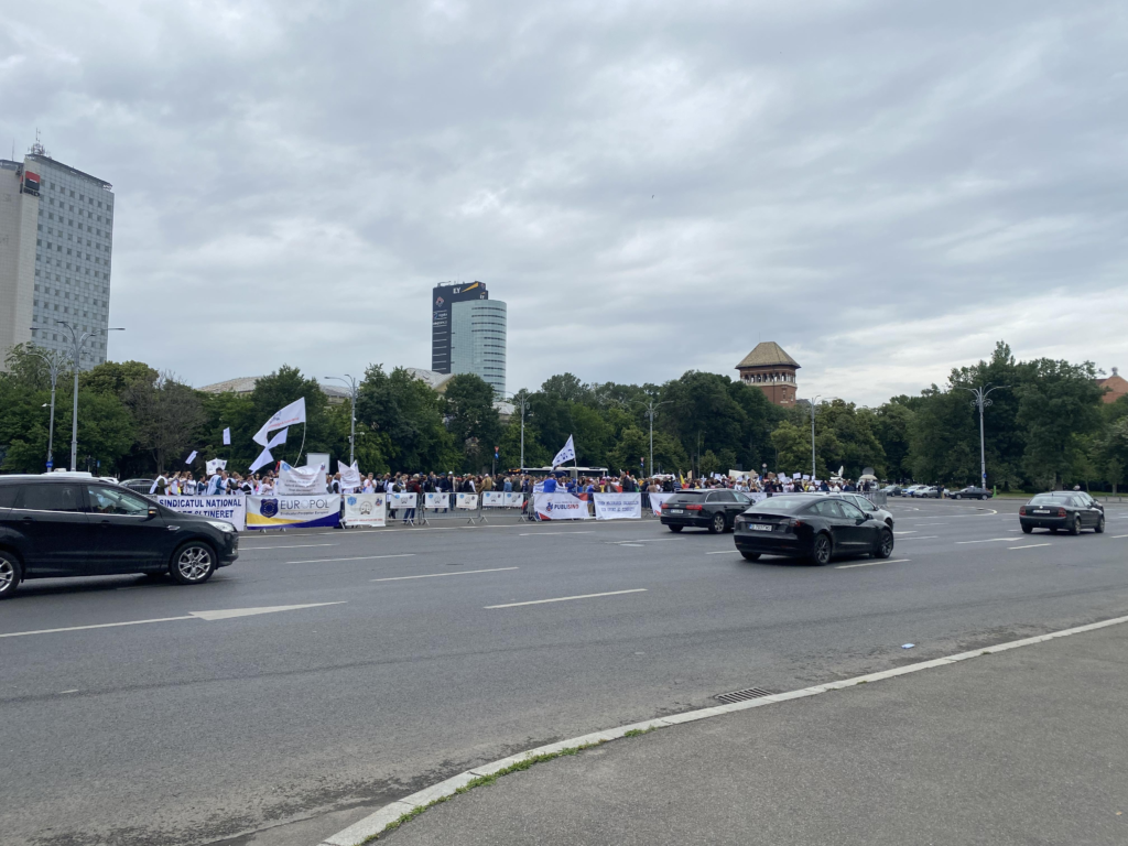 Guvernul a adoptat majorarea de 10% pentru bugetari. Sindicatele au ieșit din nou în stradă și cer dublu