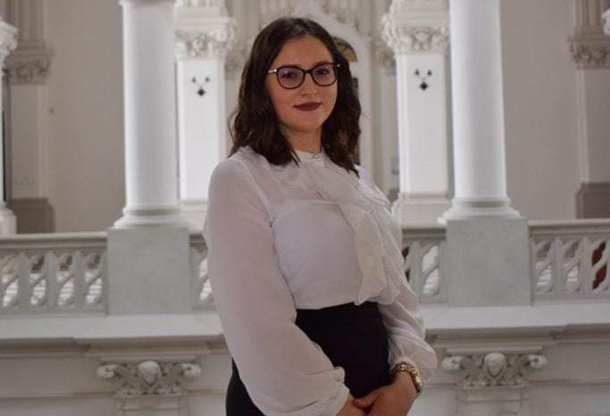 Profesoara debutantă care obține rezultate remarcabile cu elevii. Copiii excelează la concursuri de creație literară