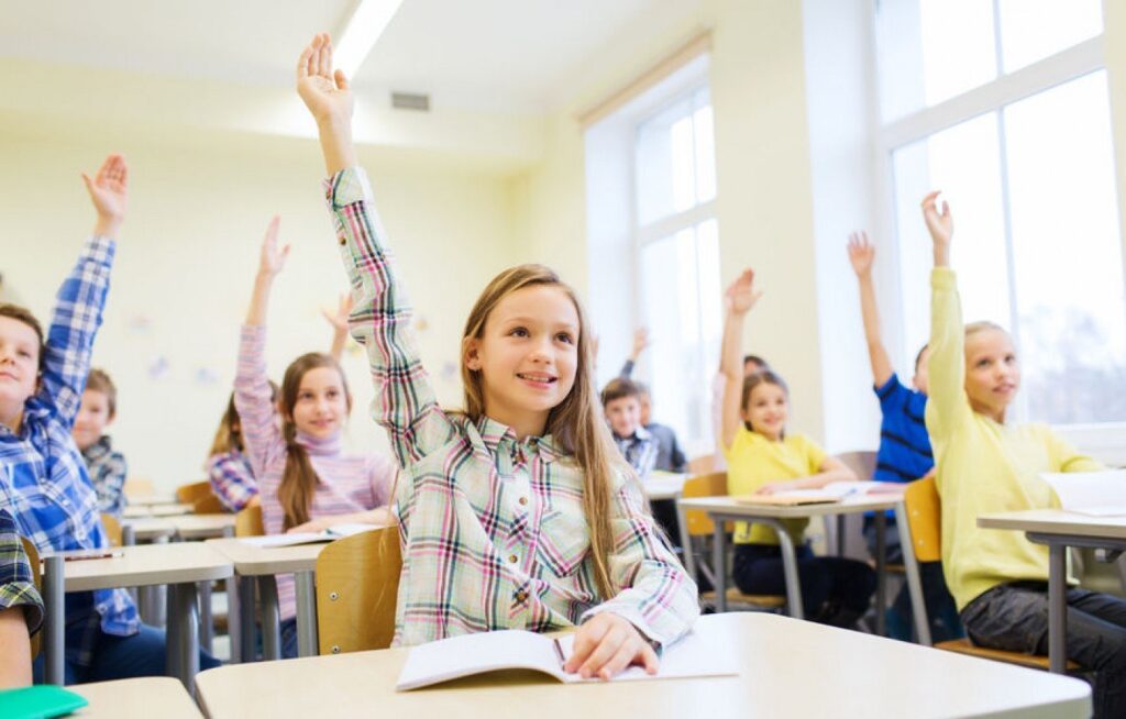 Zi liberă pentru profesori şi elevi miercuri, pe 5 iunie. „Este vorba de respect pentru această categorie socio-profesională”