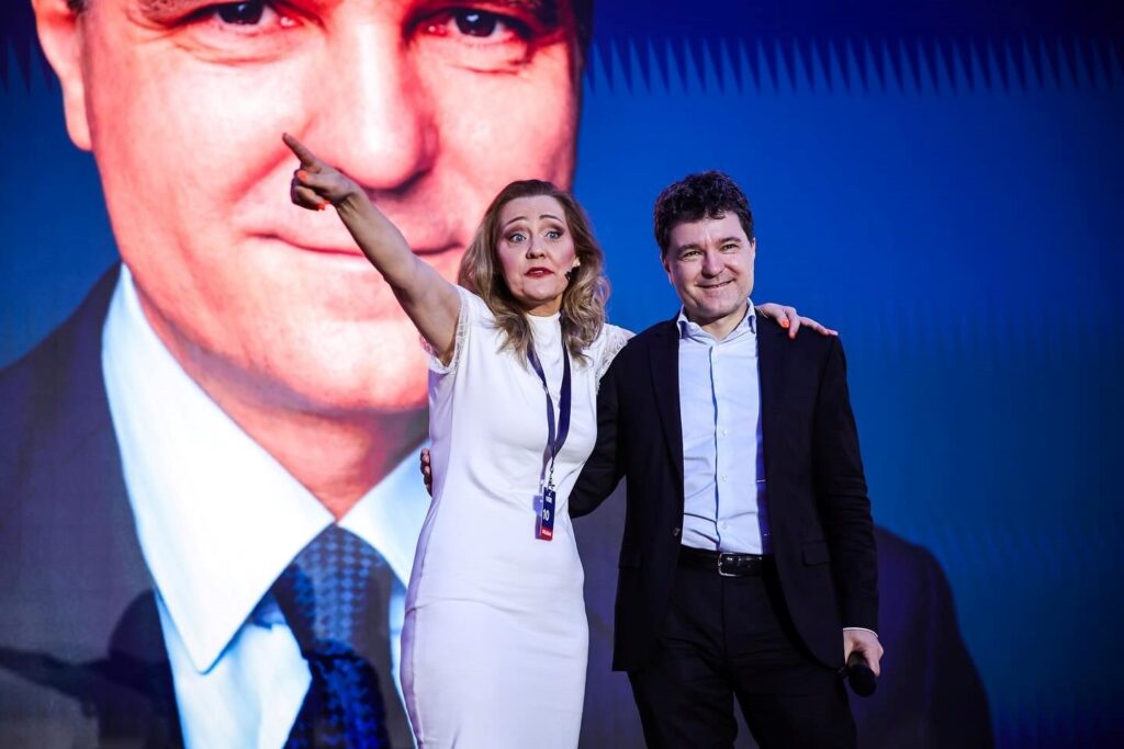Primarul Nicuşor Dan a apărut alături de Elena Lasconi la Congresul USR: „Rămân partenerul USR-ului”