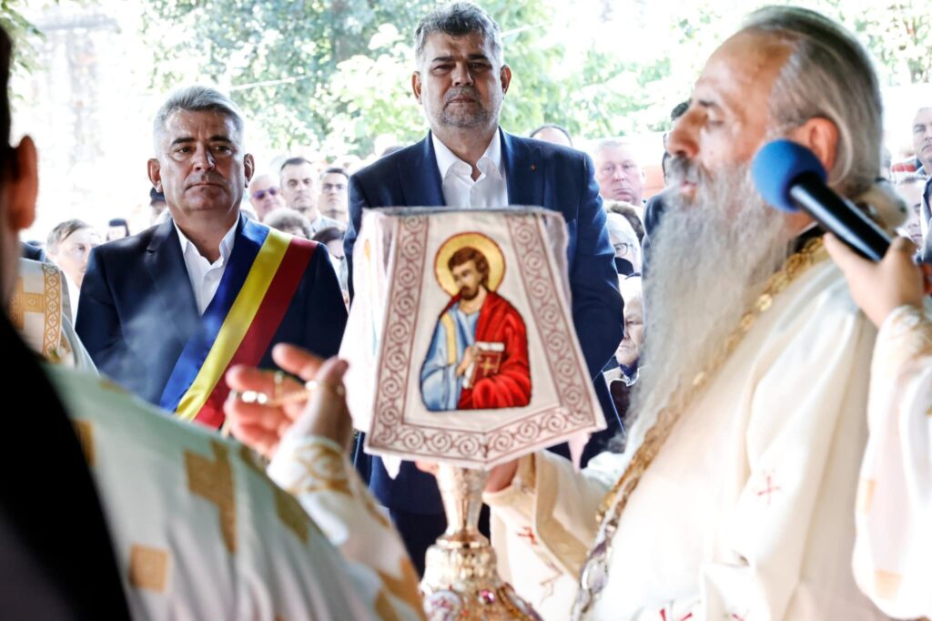 Ciolacu, la finalul slujbei de Adormirea Maicii Domnului: „Biserica Ortodoxă este un stâlp spiritual și stâlp al identităţii noastre naţionale”