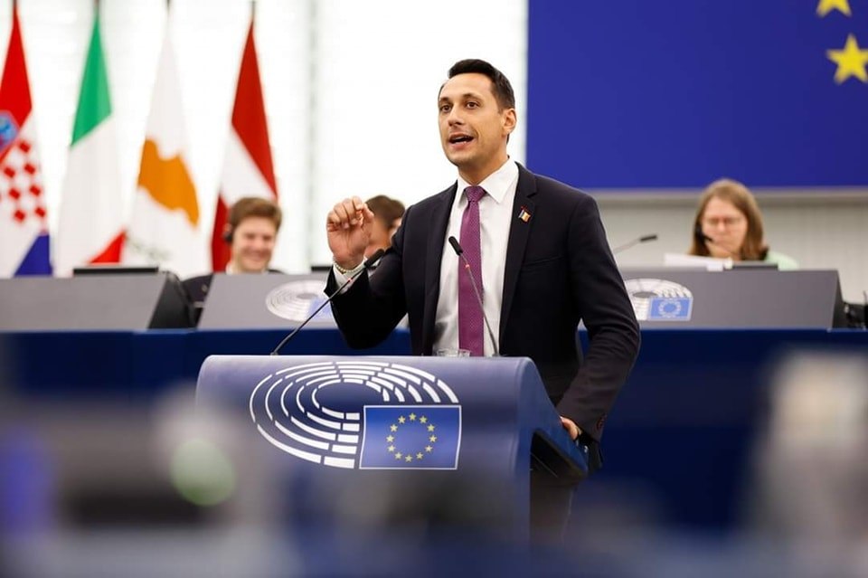 Cine sunt cei zece deputați din USR, PNL și AUR care au anunțat că fac parte din noul Partid DREPT: „Nu este al lui Mircea Geoană”