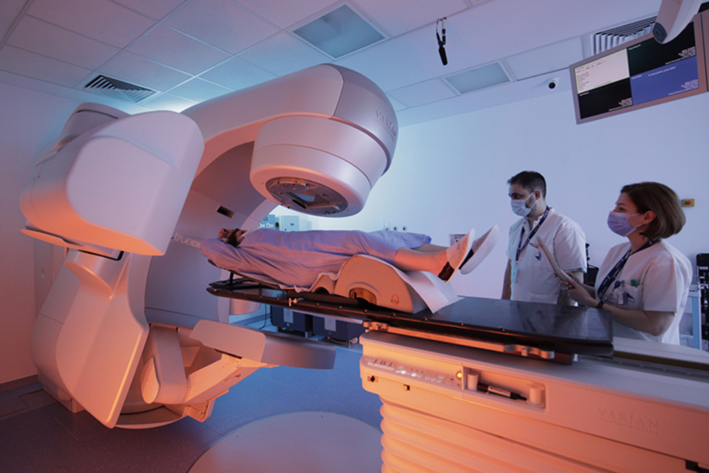 Tratamentele ultrarapide pentru cancer ar putea înlocui radioterapia convențională. Ședințe care durează mai puțin de o secundă