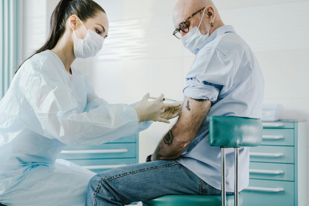Medic infecționist: „Chiar dacă am avut gripă trebuie să ne vaccinăm, pentru că ne-am imunizat doar cu o singură tulpină de virus“