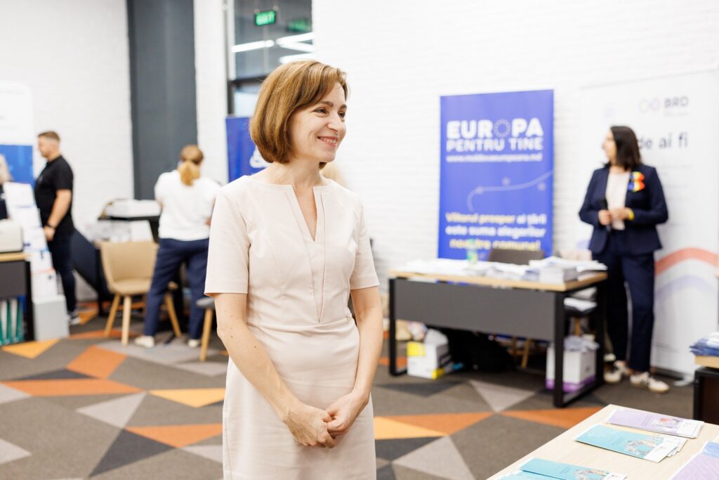 Liderii politici din România fac coadă să o felicite pe Maia Sandu, după obținerea celui de-al doilea mandat prezidențial. „Pe 24 noiembrie, e rândul nostru”