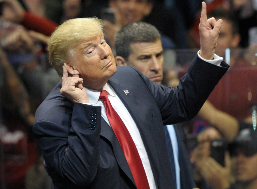 Gustul amar al revenirii lui Donald Trump la Casa Albă, printre jurnaliştii români. „Este un sentiment de apocalipsă”