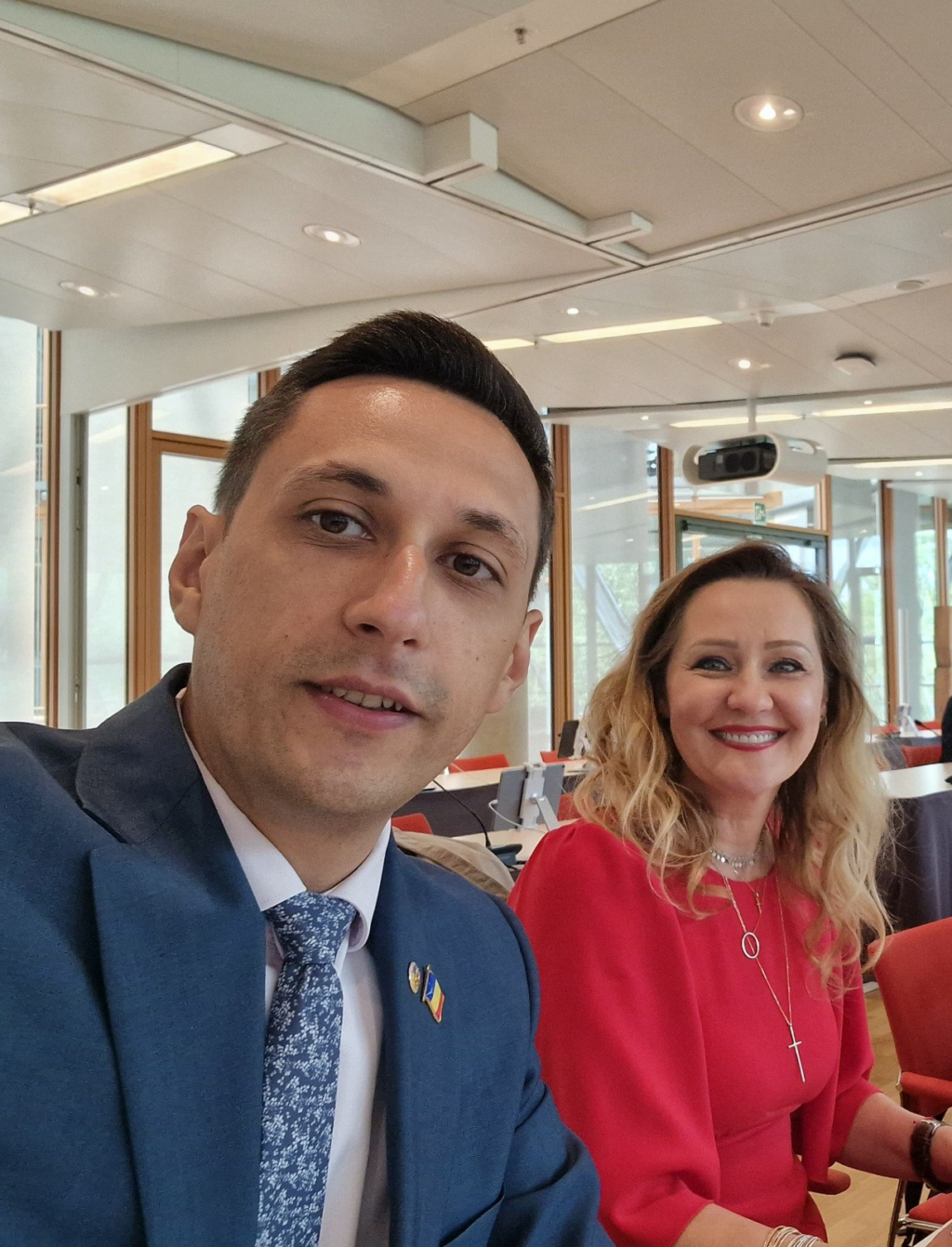 DREPT și REPER, apel pentru susținerea Elenei lasconi. Vlad Gheorghe cere demisia șefilor serviciilor secrete