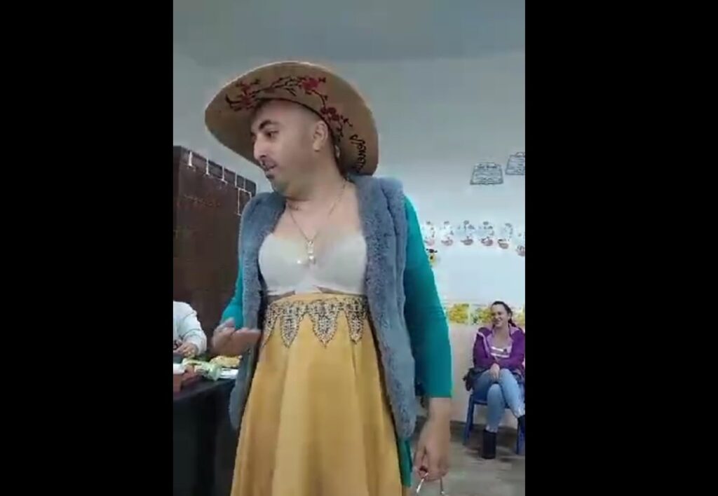 Apariție total inedită într-o secție de votare de la țară. Ținuta șocantă purtată de un alegător la cabina de vot
