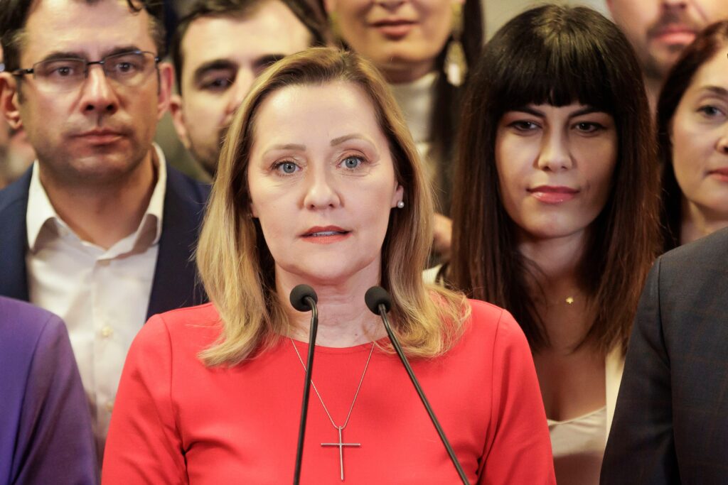 Lasconi îi cere lui Iohannis desecretizarea informațiilor din CSAT: „E vorba de implicaţiile fostului KGB”