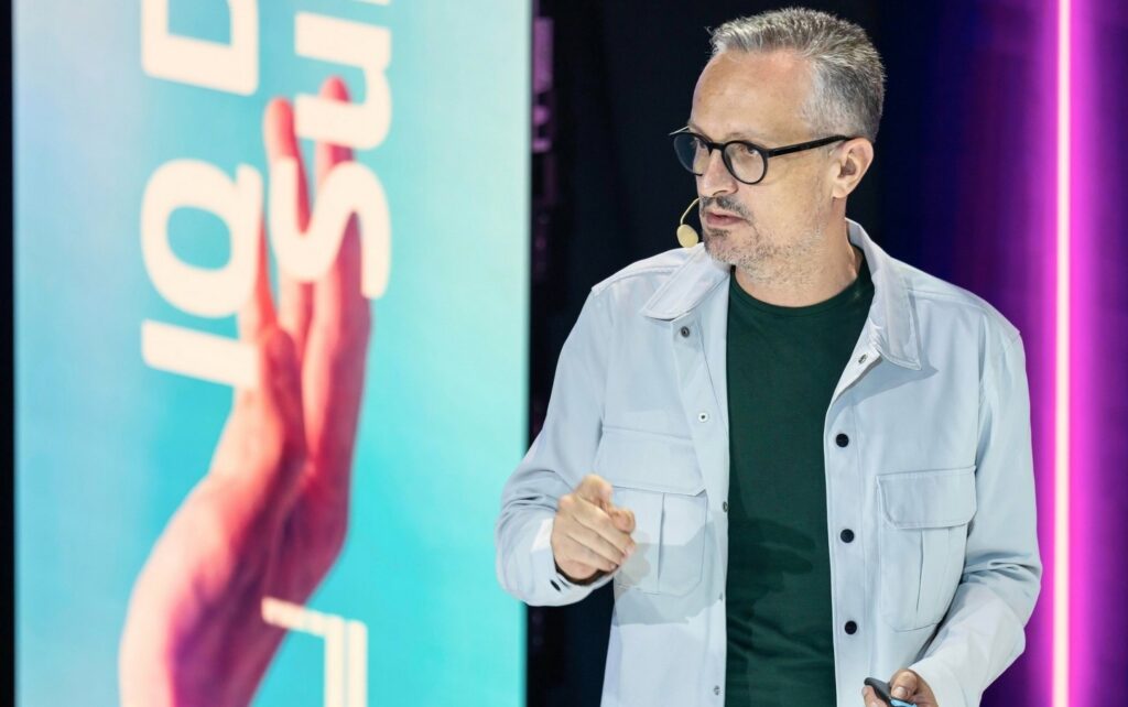 Expert digital, despre implicarea TikTok în alegeri: „Lipsa de transparență a marilor platforme este intolerabilă în democrație”