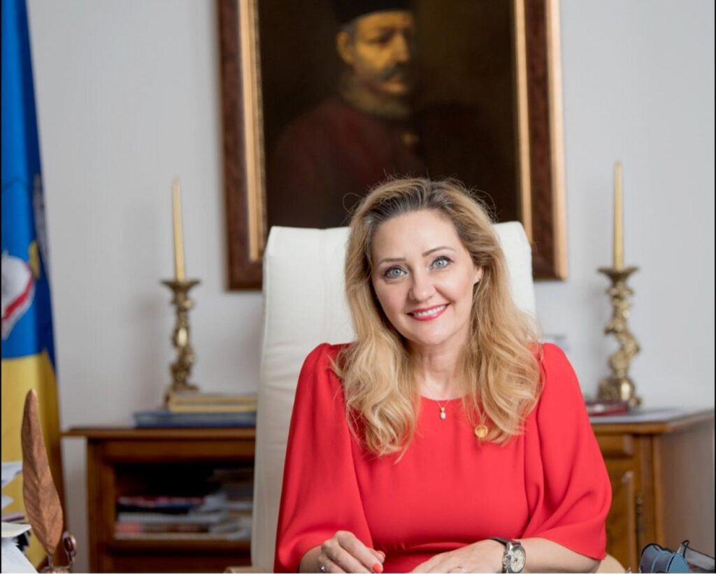 Elena Lasconi critică PSD și PNL că nu au înţeles nimic din votul românilor. „Nu taie nimic de la speciali, ci doar de la popor”