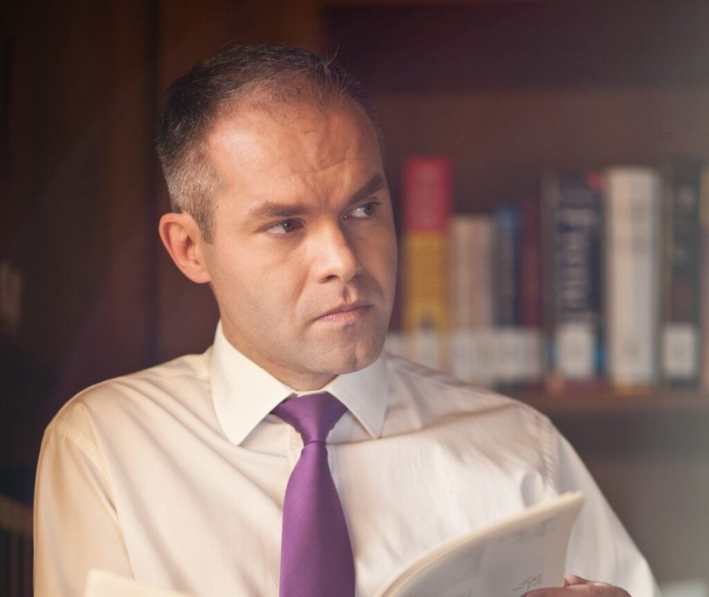 Dorinţa lui Daniel Funeriu de Anul Nou: să intre în turul 2 la prezidenţiale cu Nicuşor Dan. „El o să bage o derivată, eu o transpoziție pinacolică”