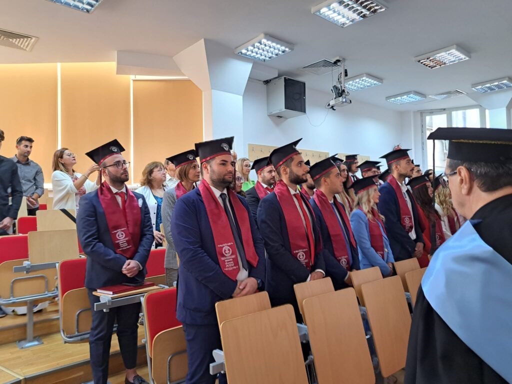 Masă caldă pentru studenți și bani mai mulți pentru cercetare. Doi profesori universitari cer adoptarea unor măsuri urgente