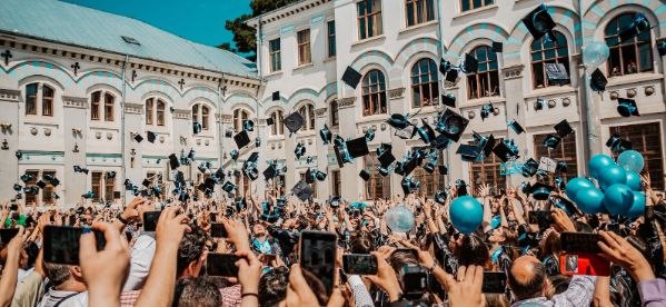 Profilul studentului de anul I, creionat de doi profesori universitari: un tânăr mediocru, ignorant și care nu mai vrea nimic de la viață