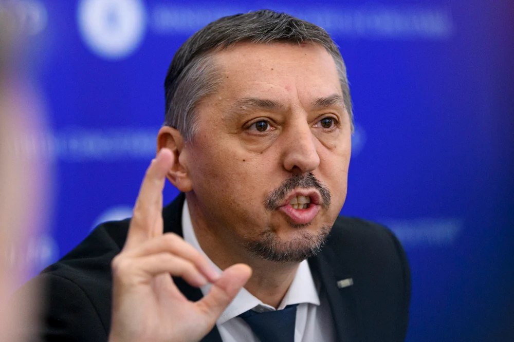 Ministrul Educaţiei, împotriva interzicerii telefoanelor în şcoli. Daniel David vrea, în schimb, un „control educaţional” al acestora