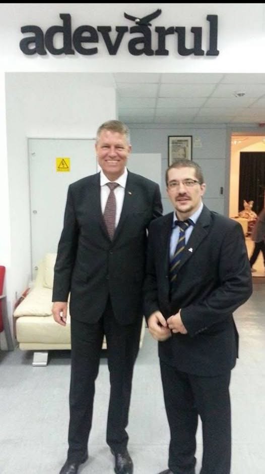 Un psiholog comentează reacțiile românilor după demisia lui Klaus Iohannis. „Românii, între ură și trădare”
