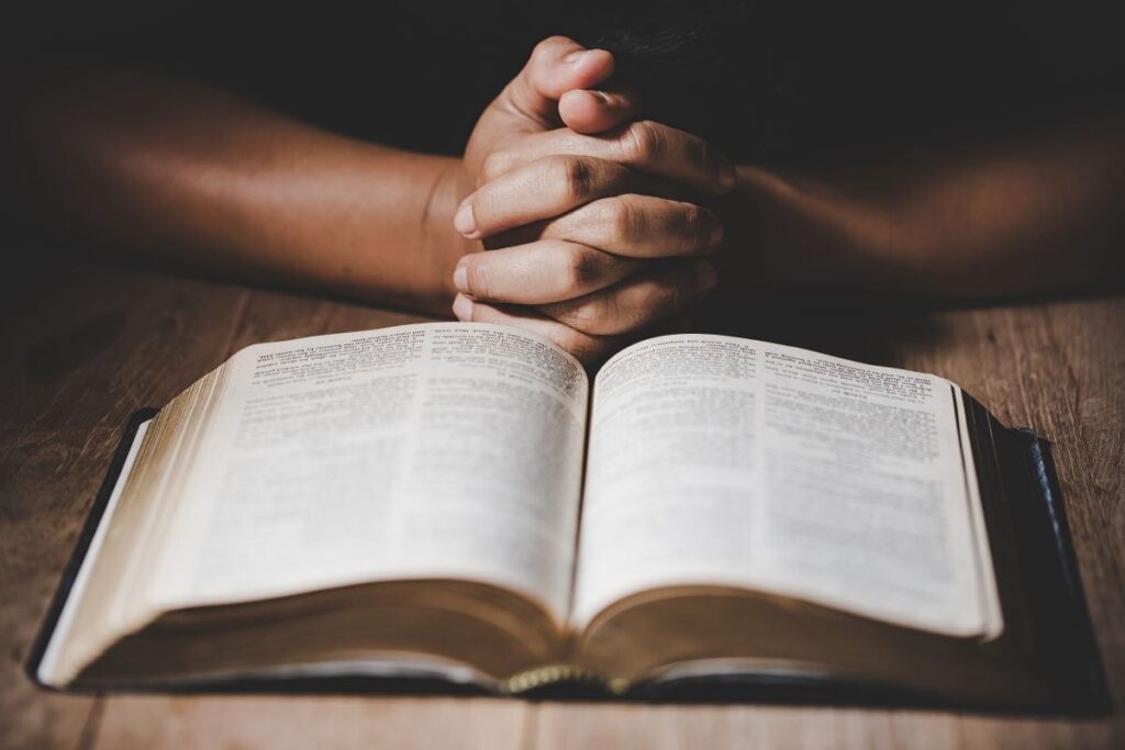 Cum ar trebui predată Religia în școli: „Acum ori îți pui căștile pe urechi și asculți muzică în ora de Religie, ori îți faci temele la alte materii”