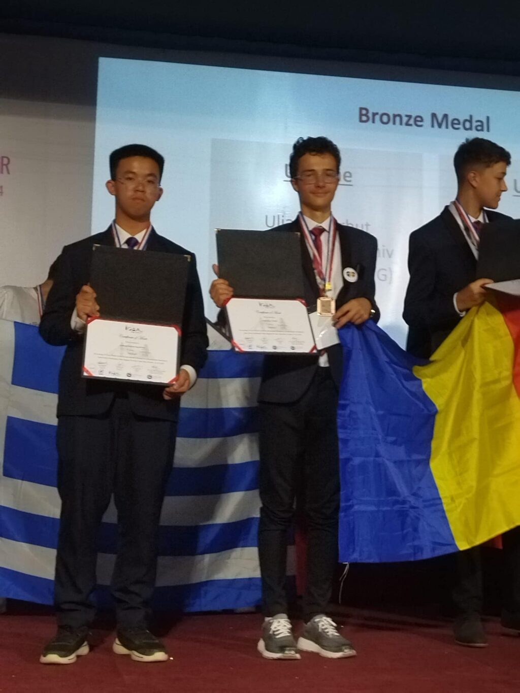 Adolescenții români care cuceresc știința. Pepiniera de astrofizicieni de la capătul României