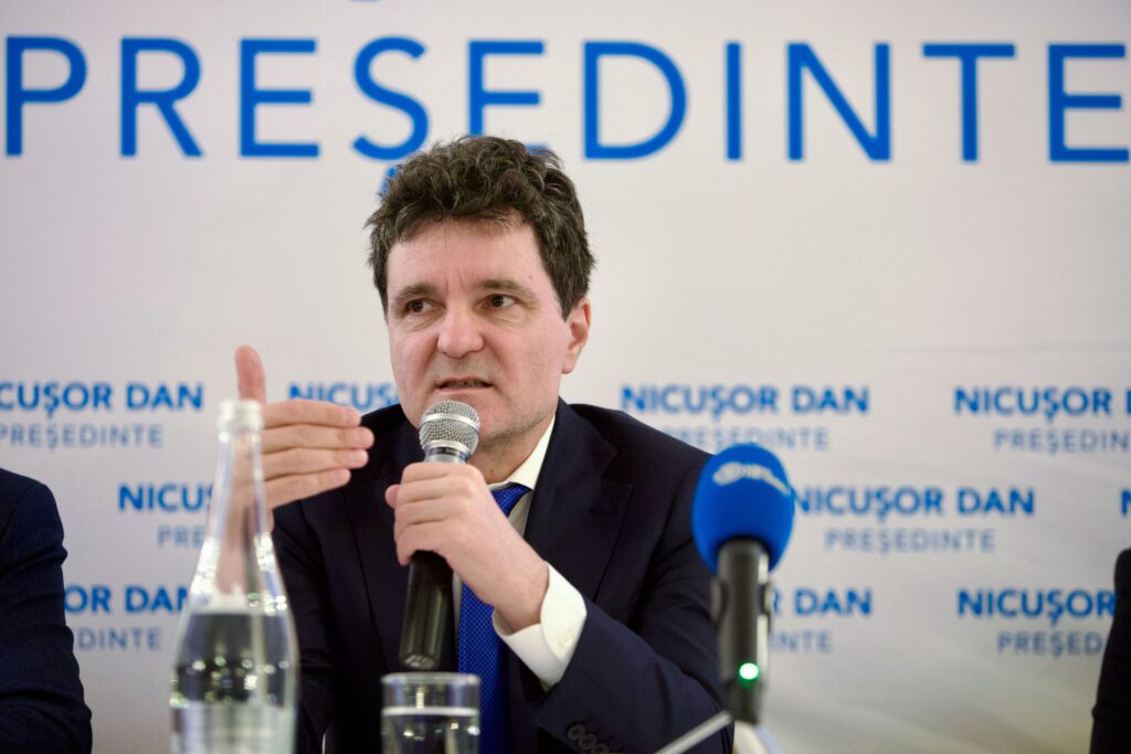 Nicuşor Dan crede că nu este „corect democratic” ca CCR să oprească din cursă un candidat