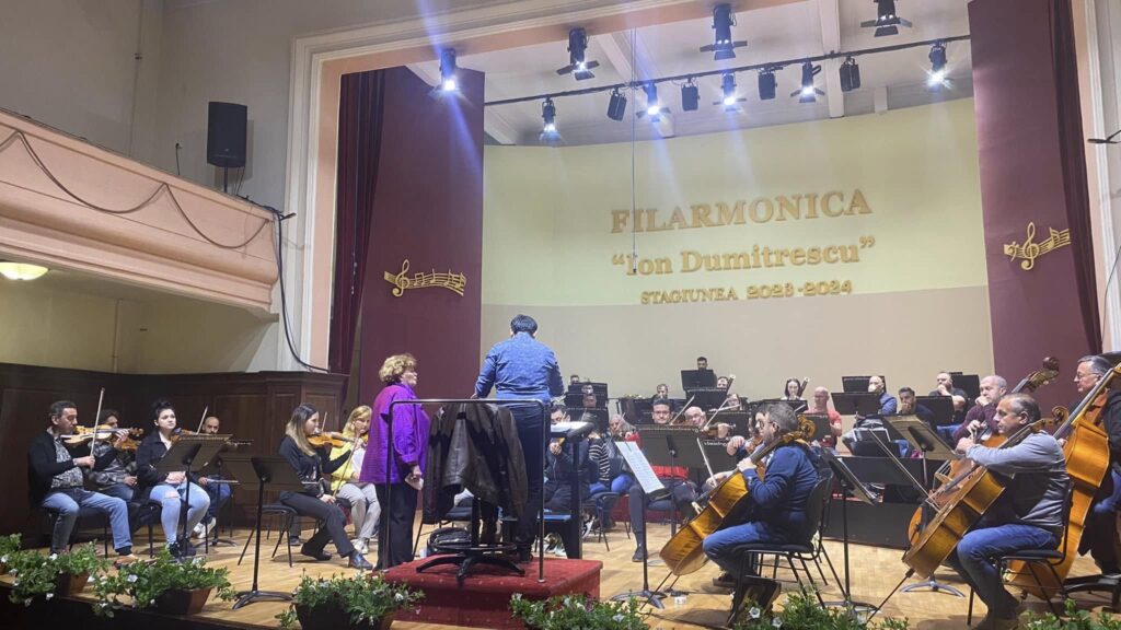 Fenomenul muzical VIORICA CORTEZ la Filarmonica „Ion Dumitrescu” din Râmnicu Vâlcea