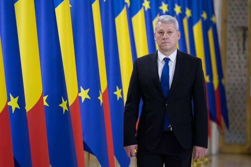 Deputații dezbat şi votează moţiunea simplă împotriva ministrului Predoiu „pentru faptele săvârşite în exercitarea funcţiei”